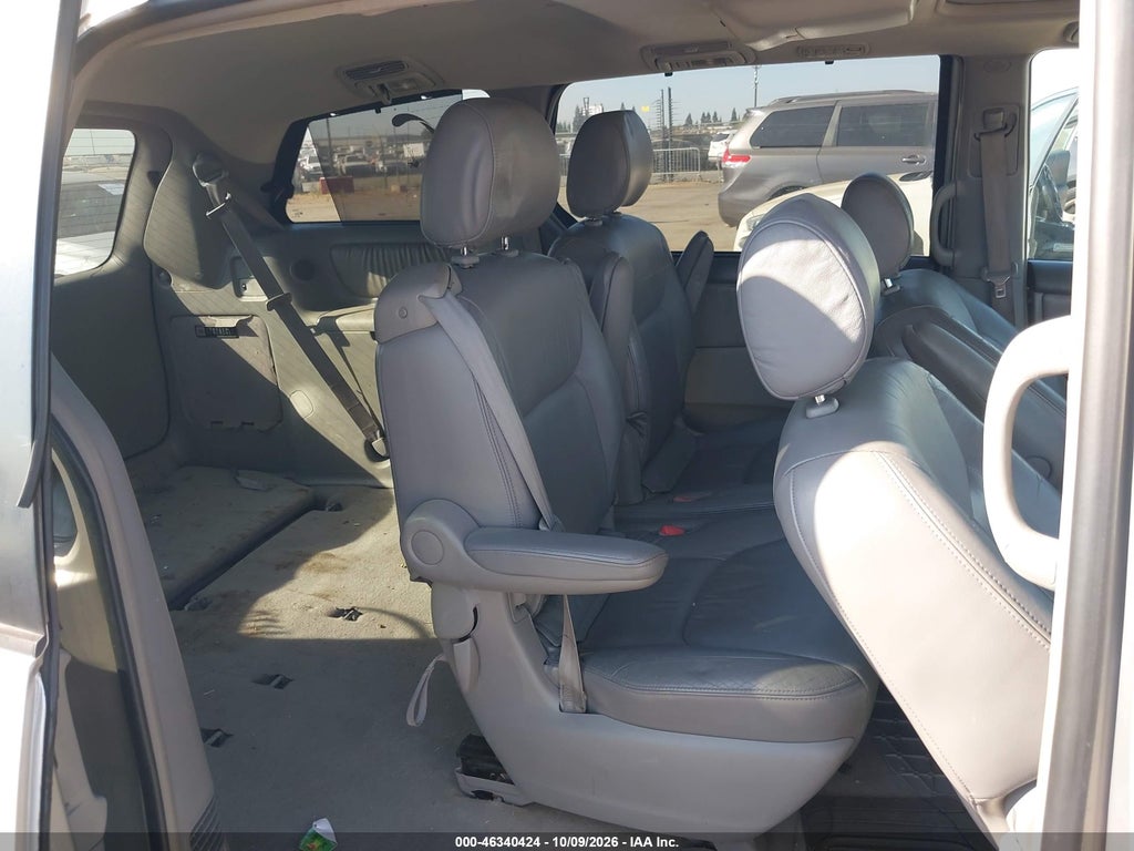 2004 Toyota Sienna XLE photo 8