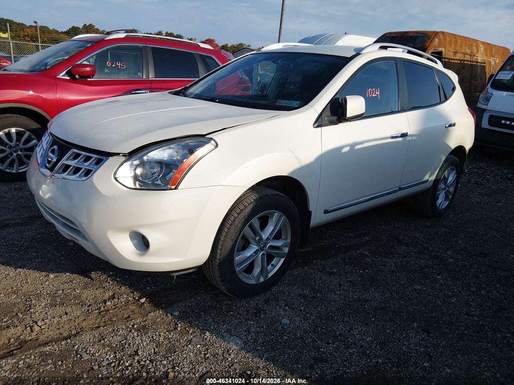 2013 Nissan Rogue SV photo 2