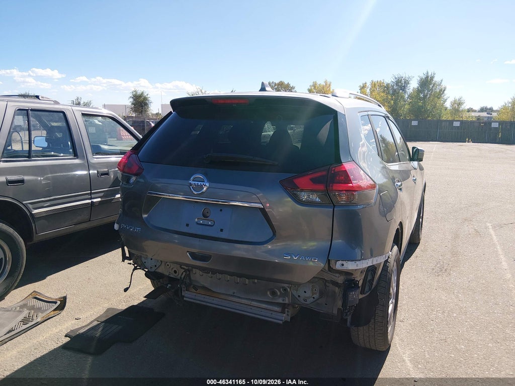 2018 Nissan Rogue SV photo 4