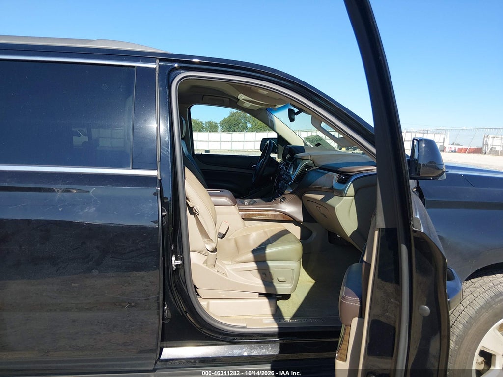 2016 Chevrolet Suburban LT photo 5