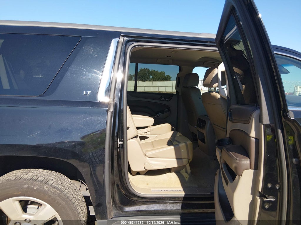 2016 Chevrolet Suburban LT photo 8