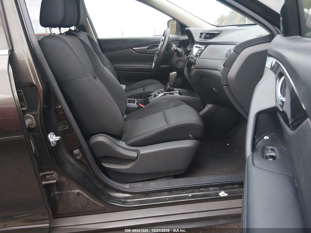 2017 Nissan Rogue SV photo 5