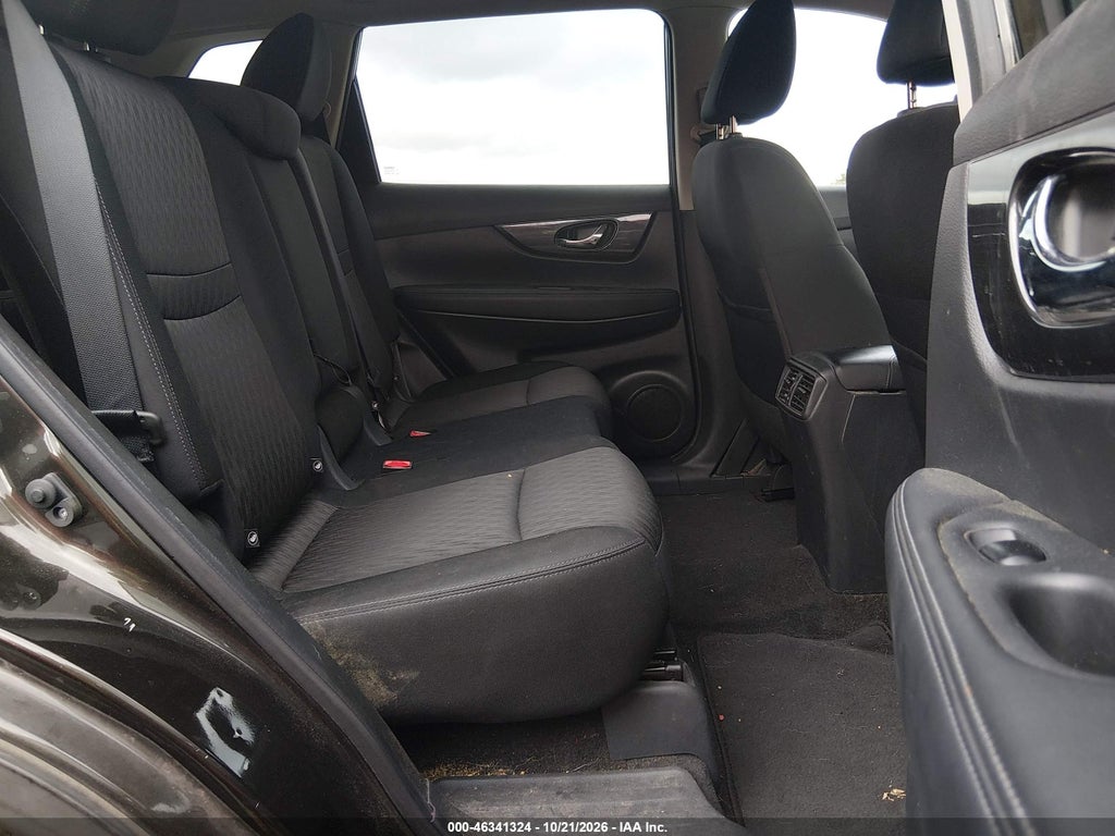 2017 Nissan Rogue SV photo 8