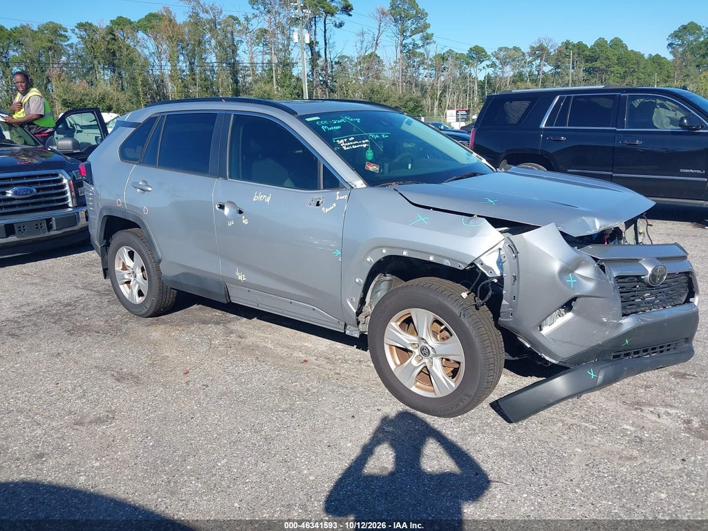 2019 Toyota RAV4 XLE photo 1