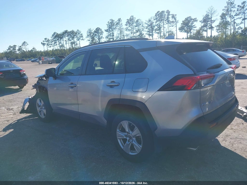 2019 Toyota RAV4 XLE photo 3