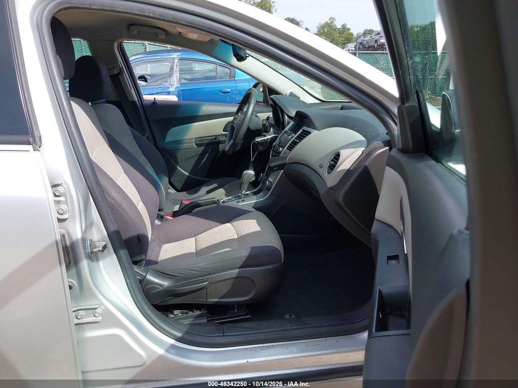 2014 Chevrolet Cruze LS Auto photo 5