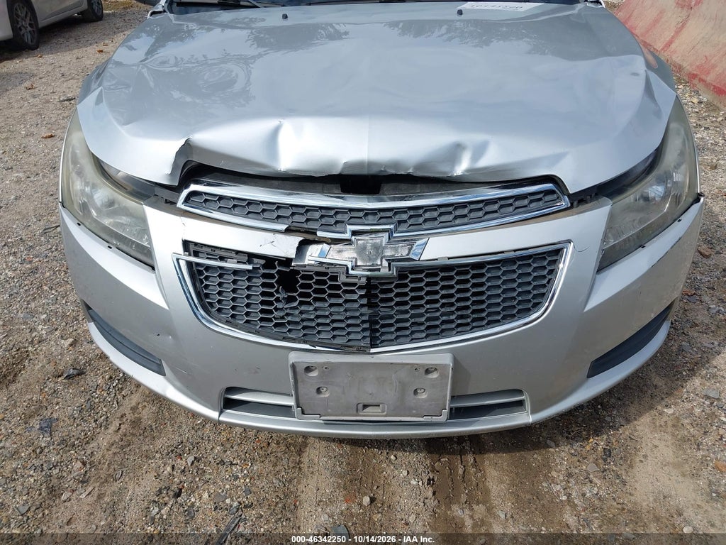 2014 Chevrolet Cruze LS Auto photo 6