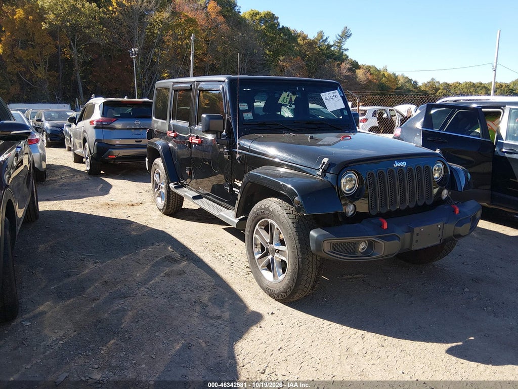 2015 Jeep Wrangler Unlimited Sahara photo 1