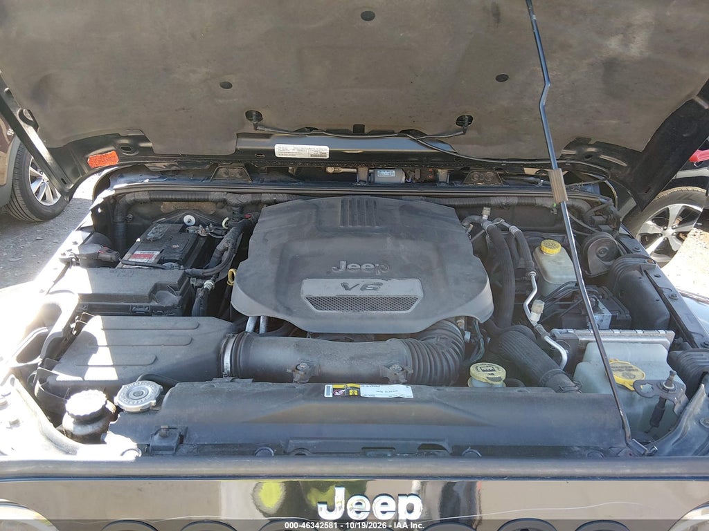 2015 Jeep Wrangler Unlimited Sahara photo 10