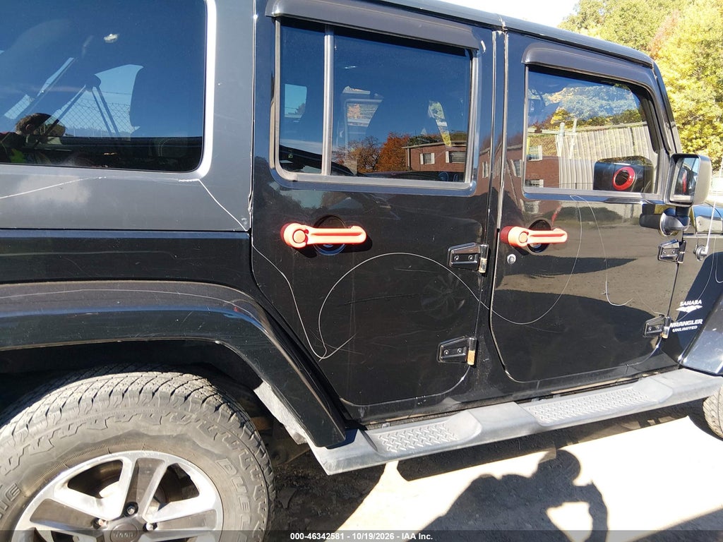 2015 Jeep Wrangler Unlimited Sahara photo 6