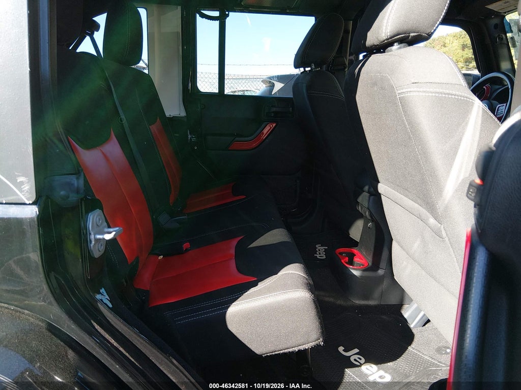 2015 Jeep Wrangler Unlimited Sahara photo 8
