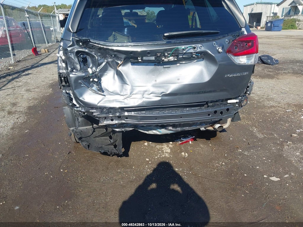 2024 Subaru Forester Premium photo 6