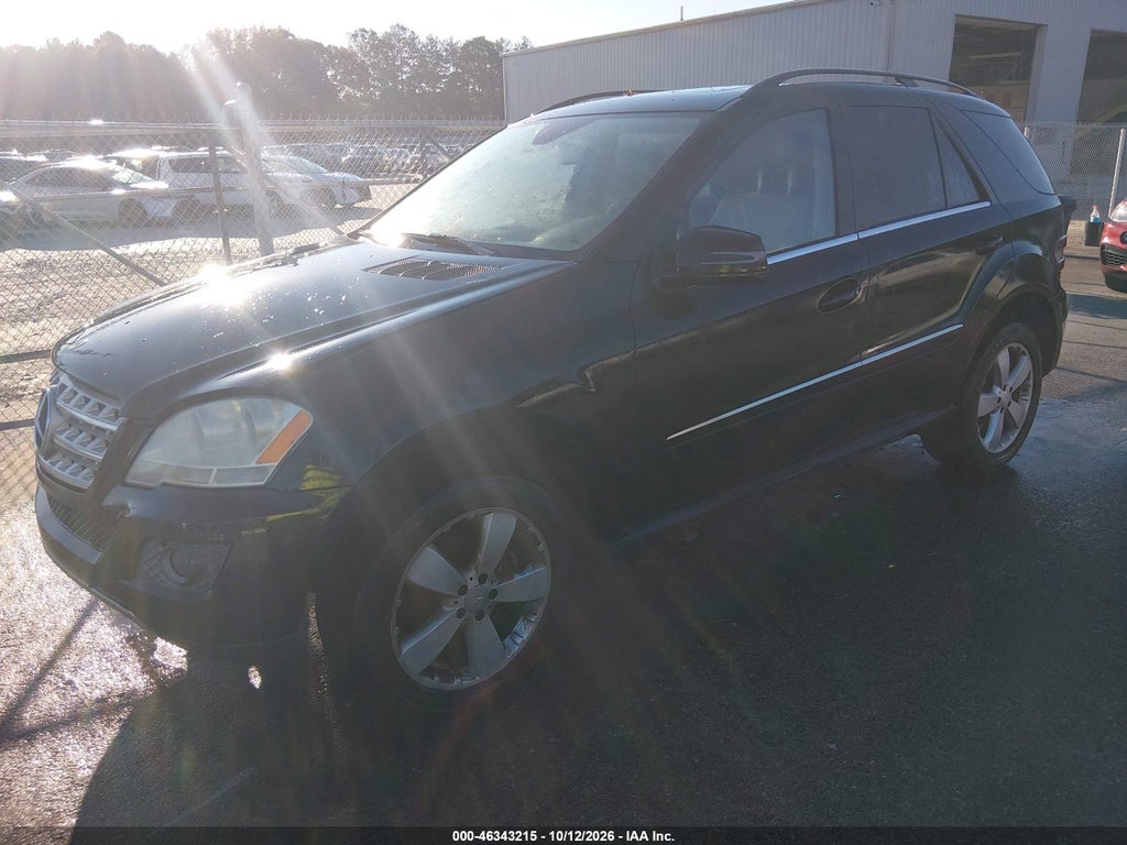 2011 Mercedes-Benz ML 350 4MATIC photo 2