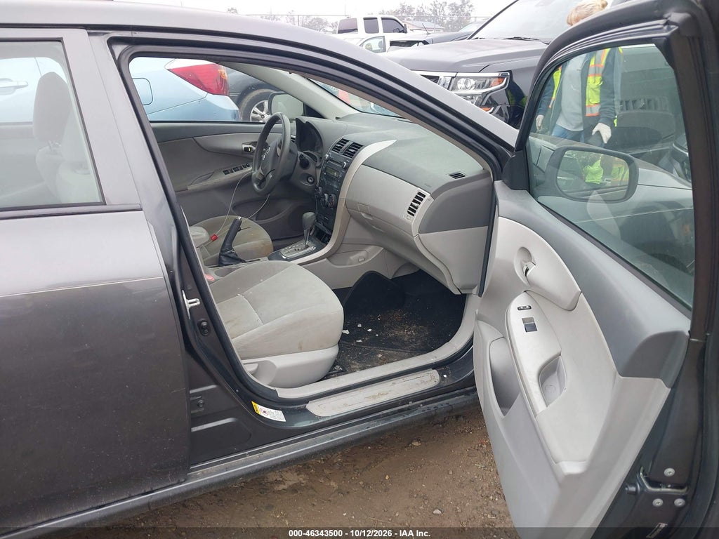 2010 Toyota Corolla LE photo 5