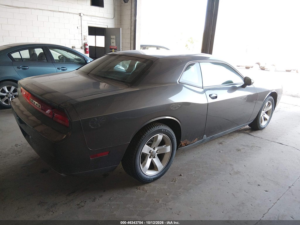 2013 Dodge Challenger SXT photo 4