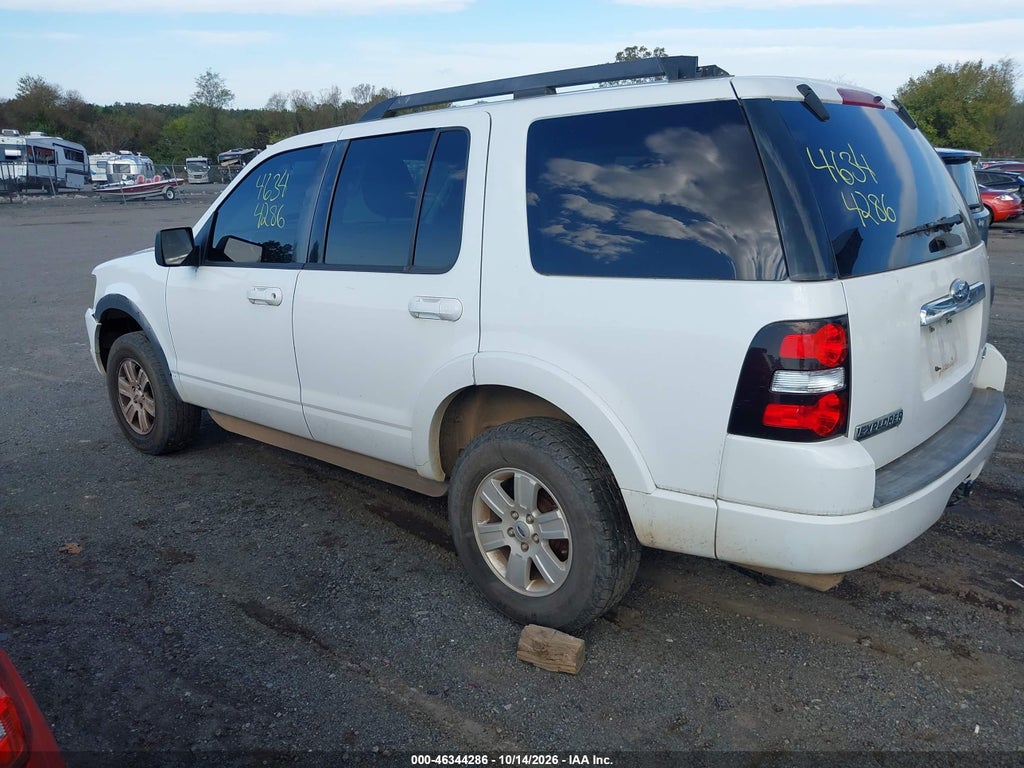 2010 Ford Explorer XLT photo 3
