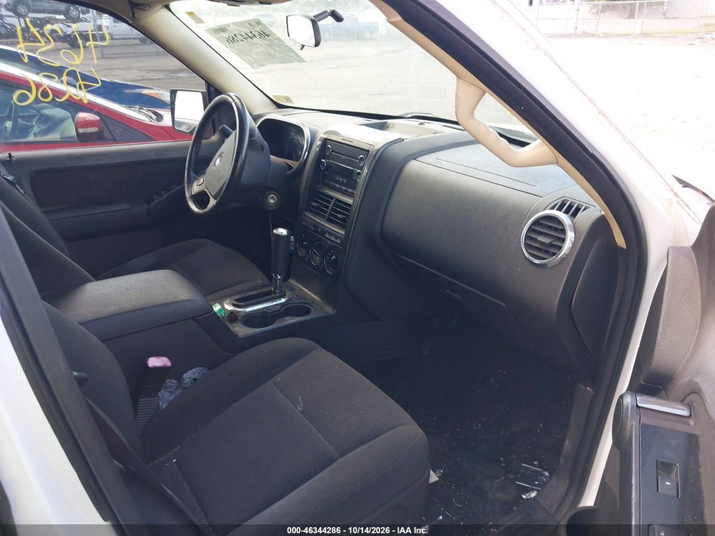 2010 Ford Explorer XLT photo 5