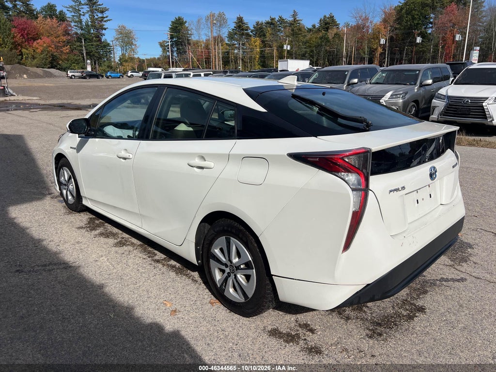 2016 Toyota Prius Four photo 3