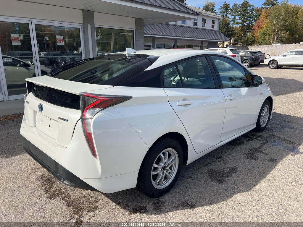 2016 Toyota Prius Four photo 4