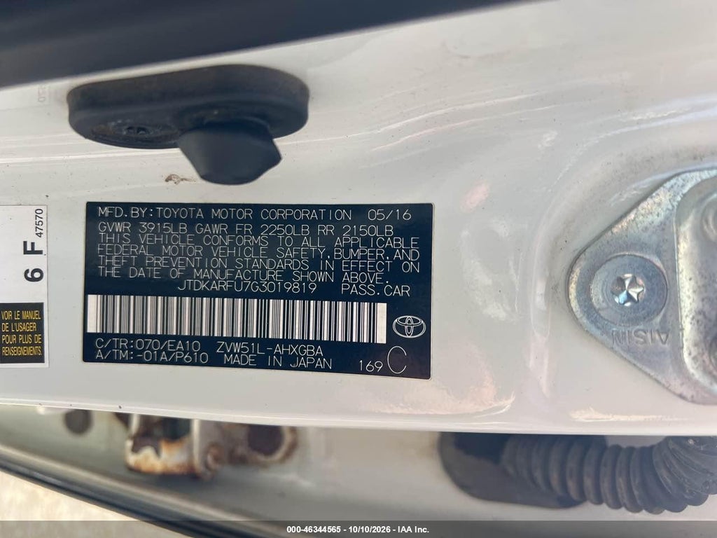 2016 Toyota Prius Four photo 9