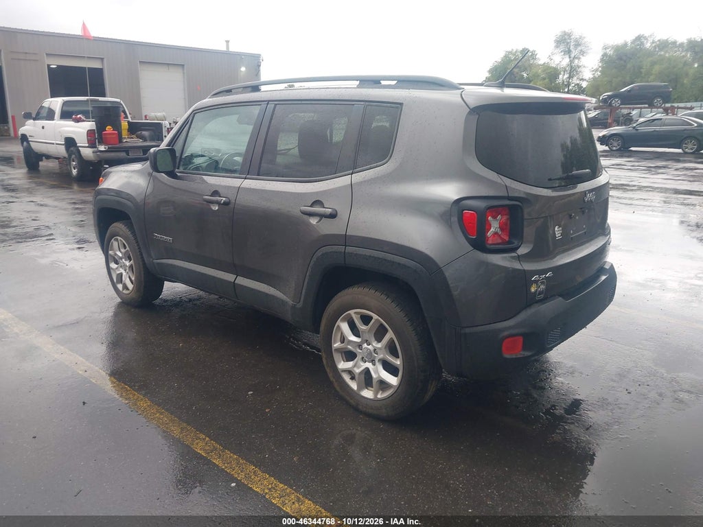 2017 Jeep Renegade Latitude 4X4 photo 3