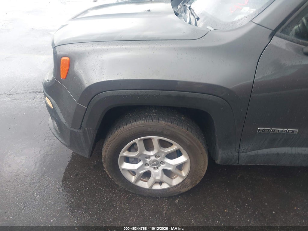 2017 Jeep Renegade Latitude 4X4 photo 6