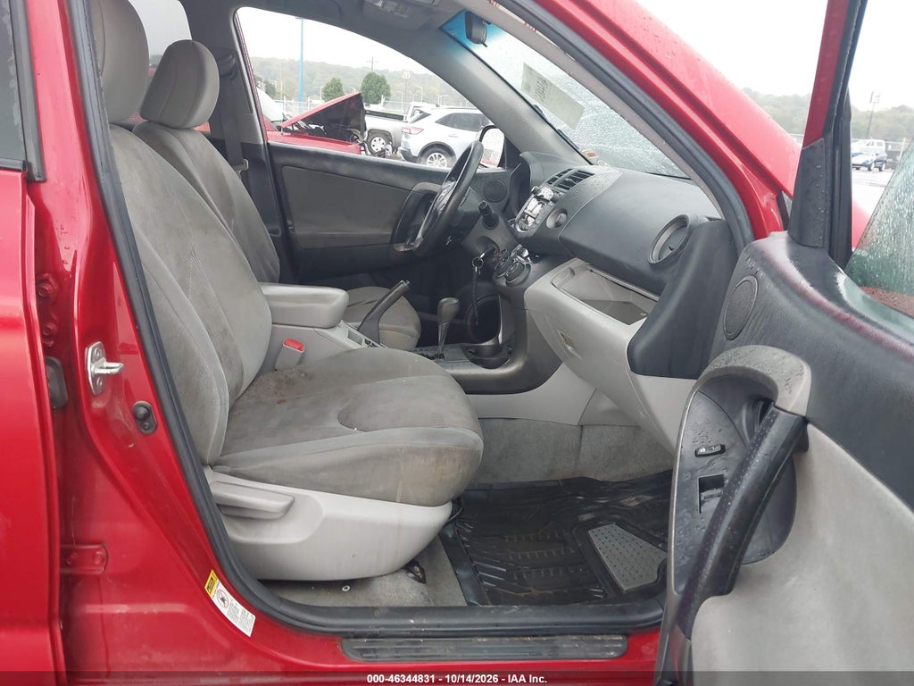 2011 Toyota RAV4 photo 5