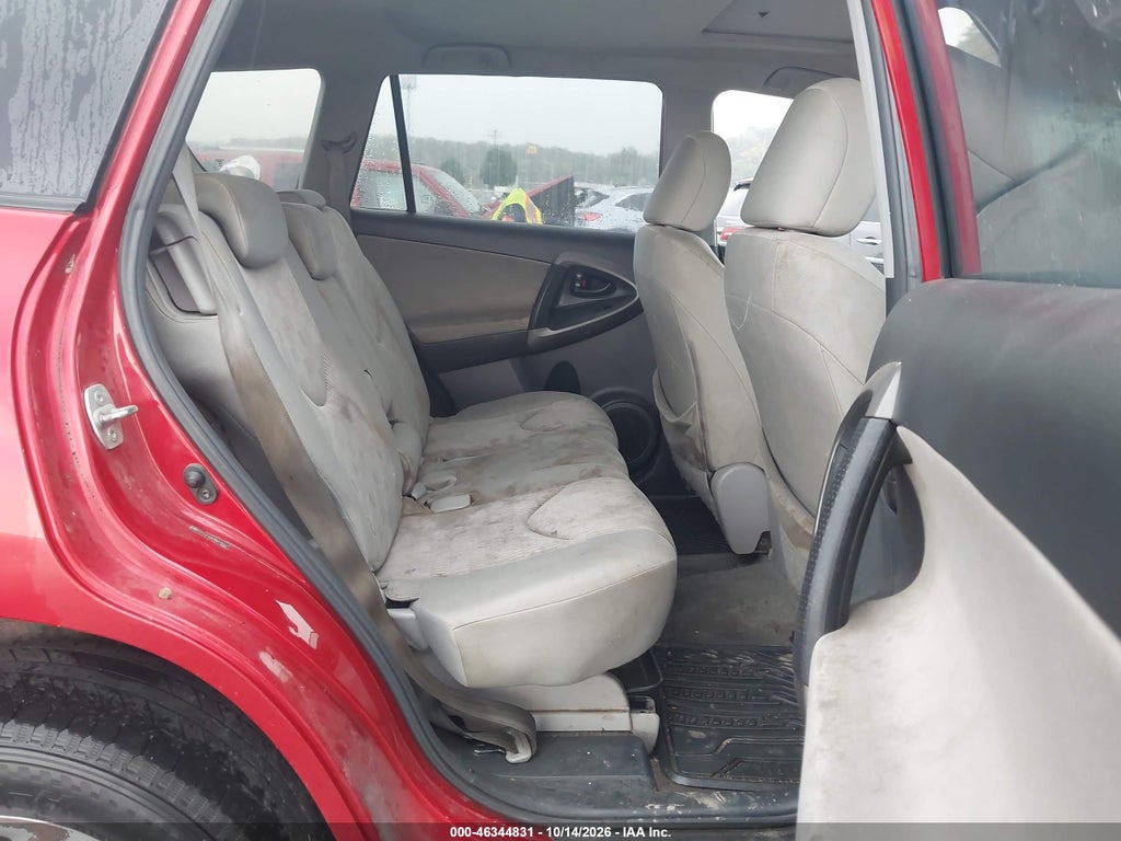 2011 Toyota RAV4 photo 8
