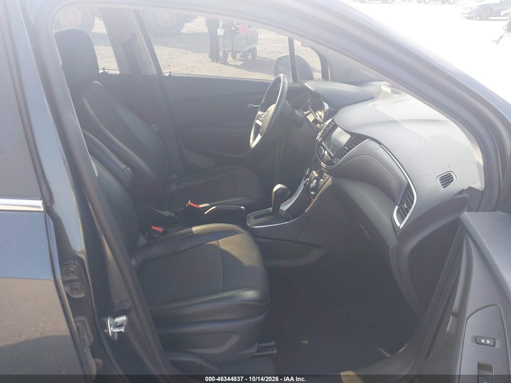 2017 Chevrolet Trax LT photo 5