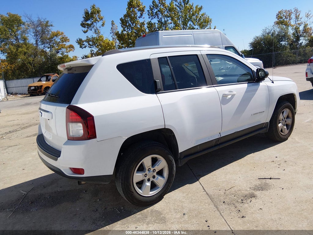 2015 Jeep Compass Sport photo 4
