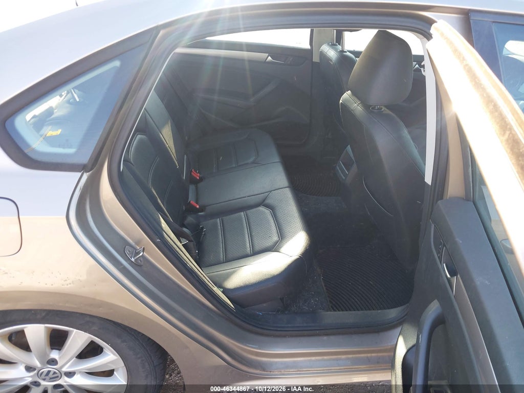2015 Volkswagen Passat 1.8T Wolfsburg Edition photo 8