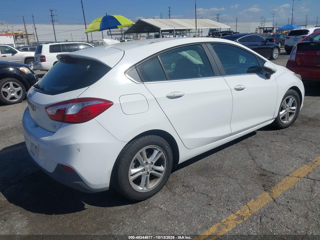 2017 Chevrolet Cruze LT Auto photo 4