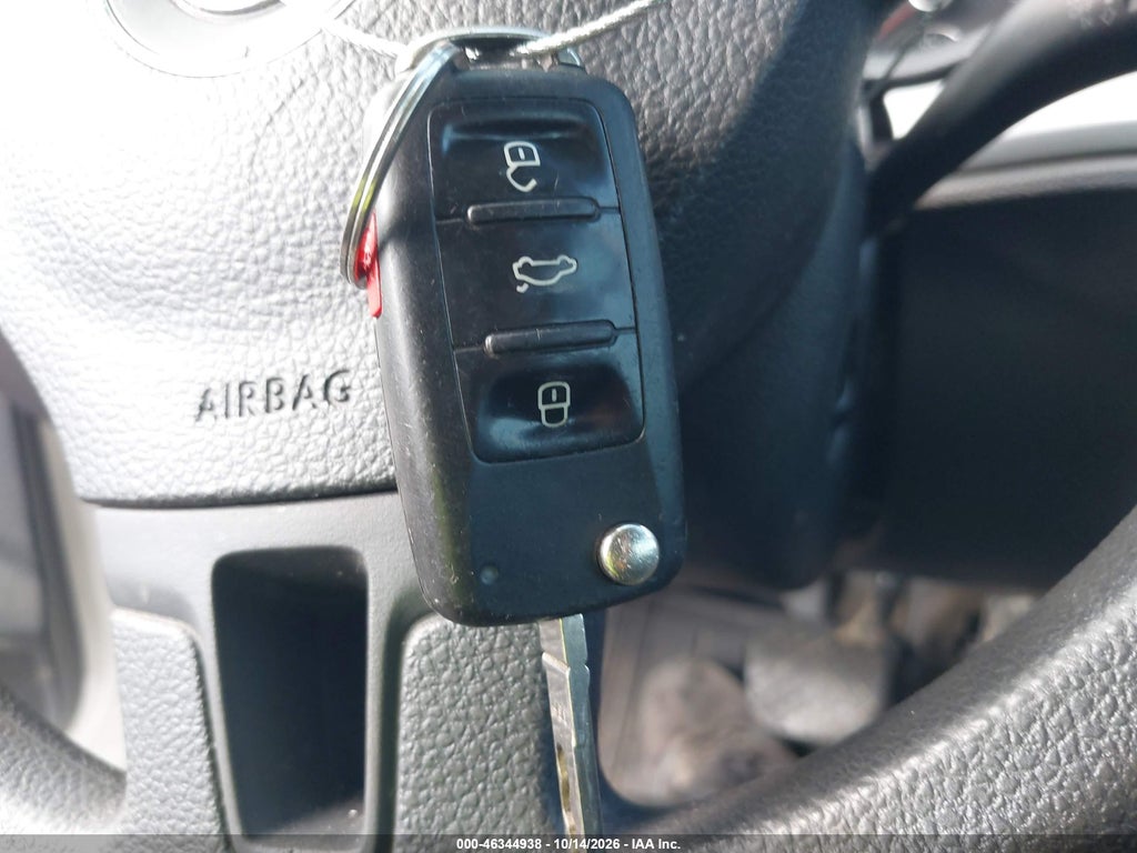 2015 Volkswagen Passat 1.8T S photo 11