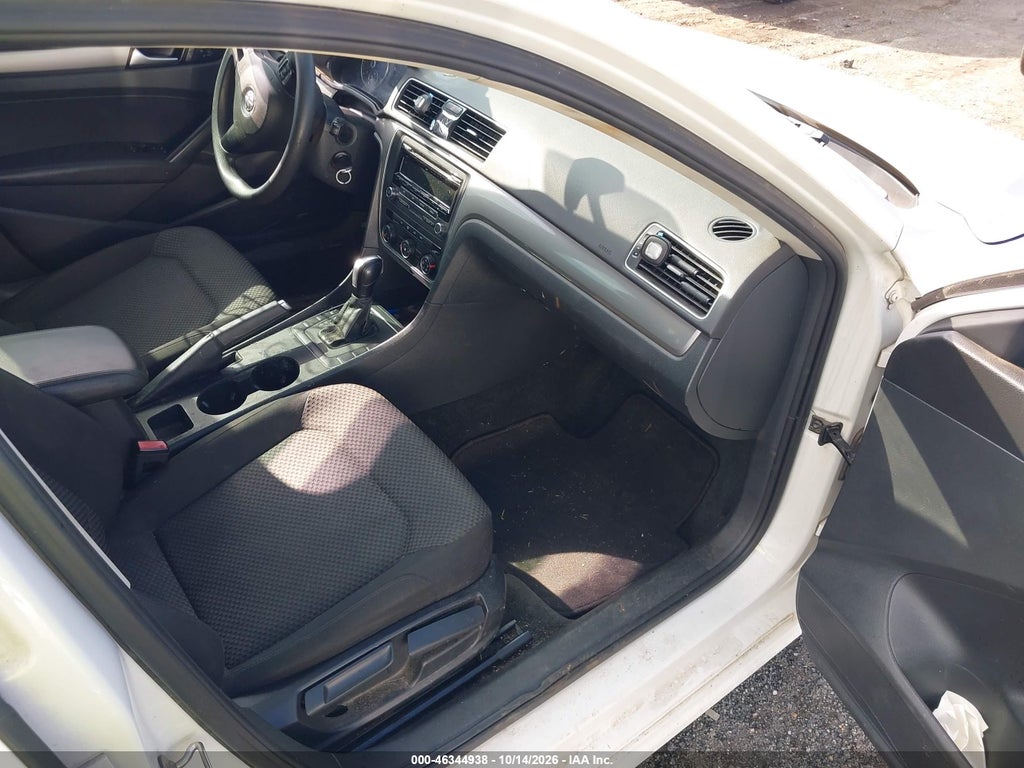 2015 Volkswagen Passat 1.8T S photo 5