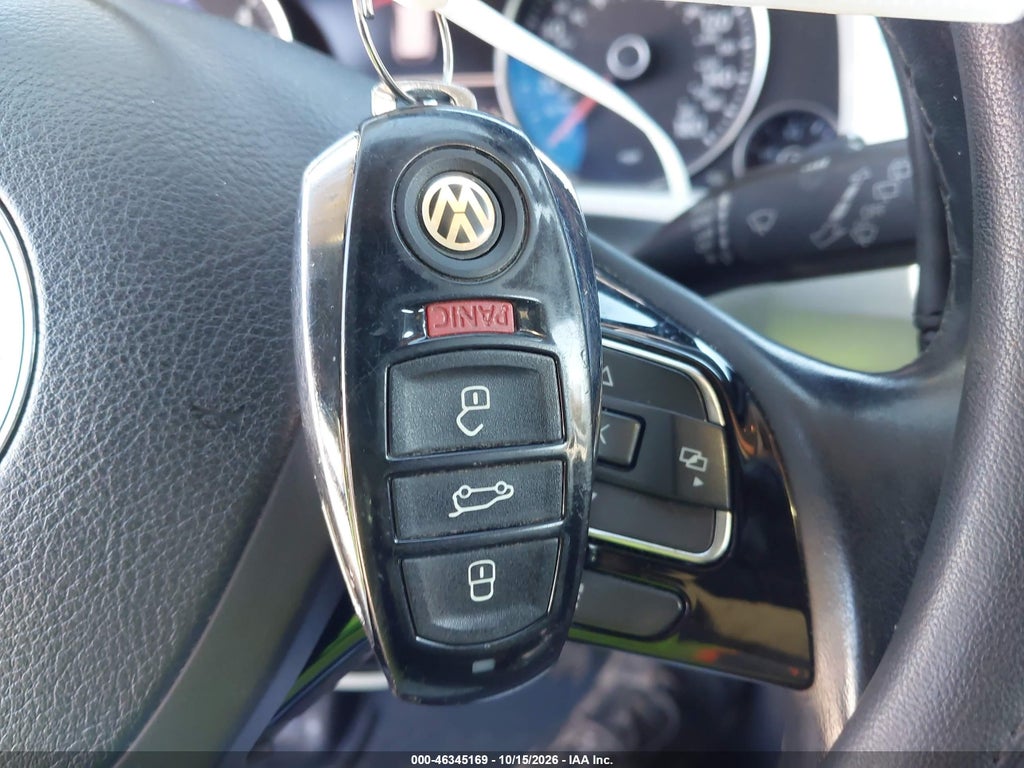 2013 Volkswagen Touareg TDI LUX photo 11
