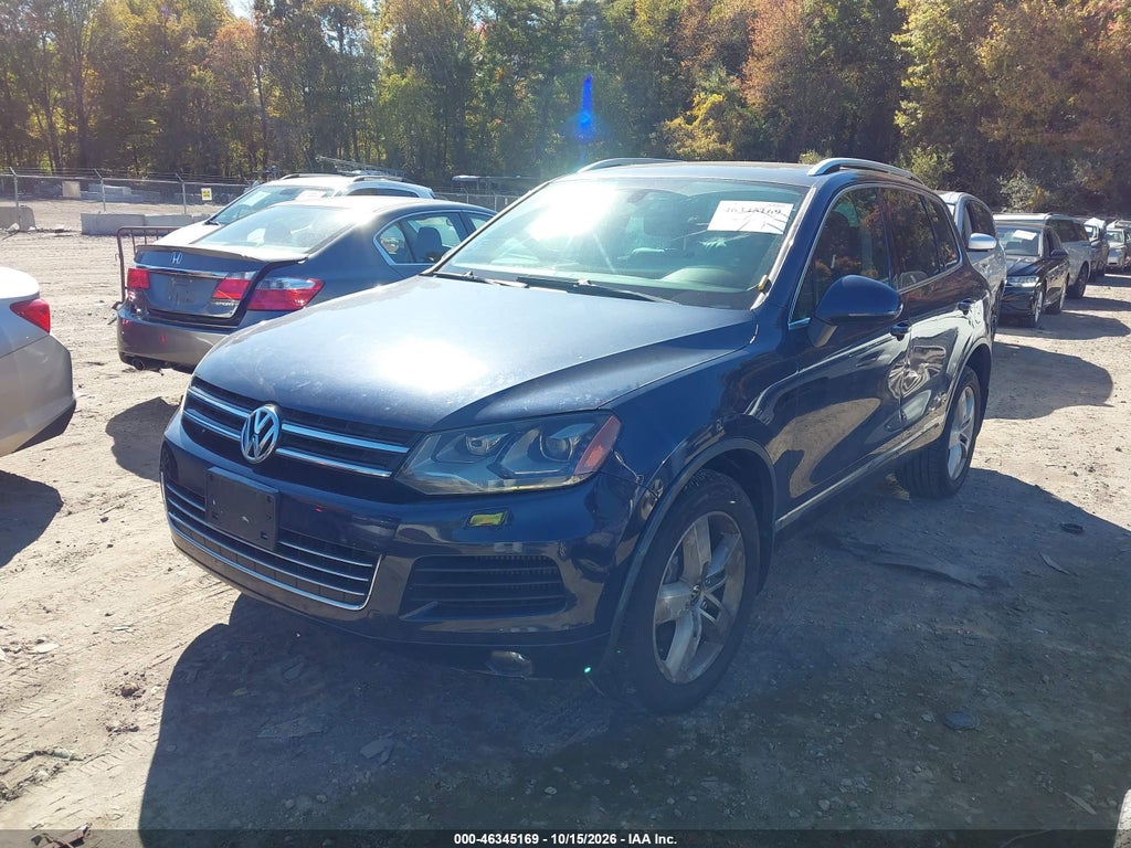 2013 Volkswagen Touareg TDI LUX photo 2
