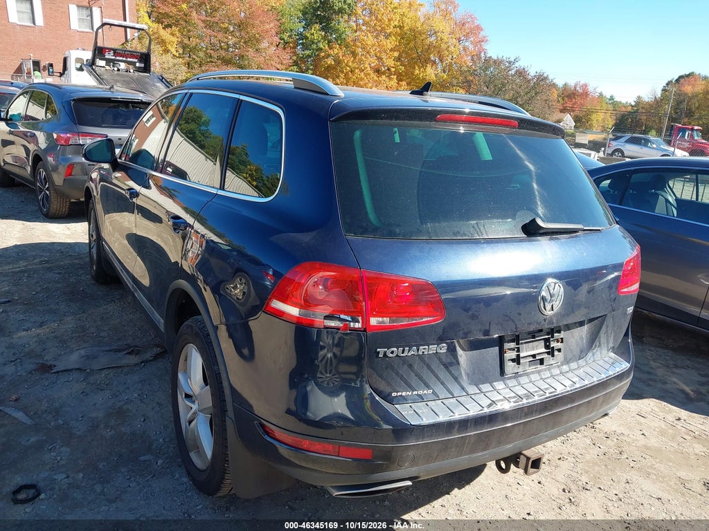 2013 Volkswagen Touareg TDI LUX photo 3