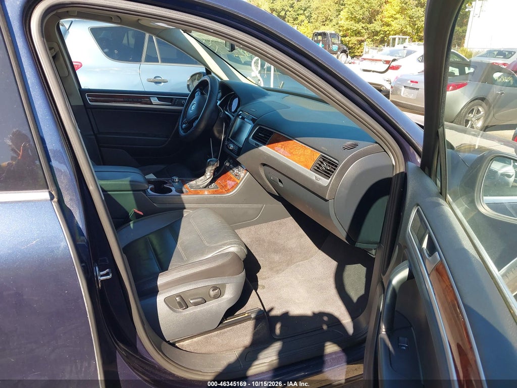 2013 Volkswagen Touareg TDI LUX photo 5