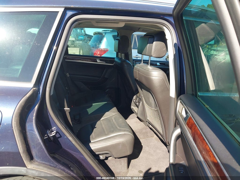 2013 Volkswagen Touareg TDI LUX photo 8