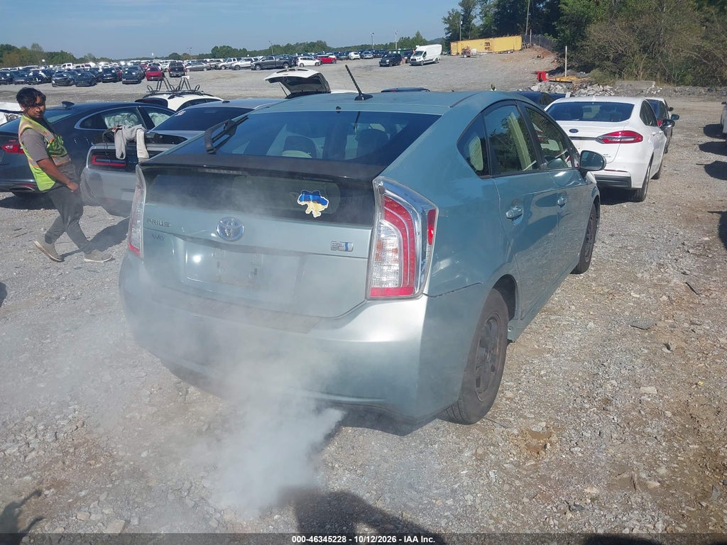 2012 Toyota Prius Three photo 4