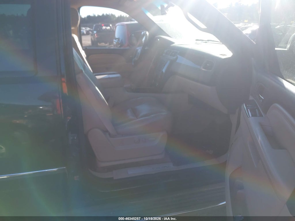 2011 GMC Yukon XL 1500 Denali photo 5