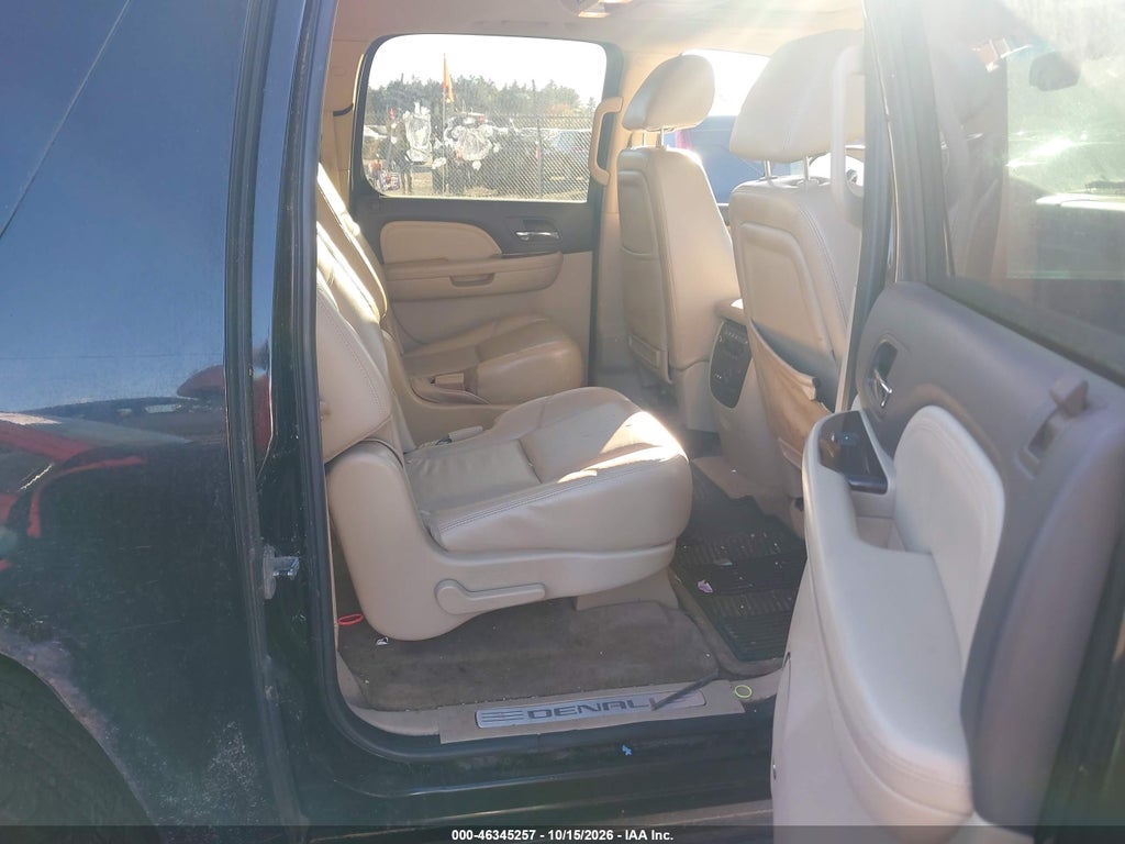 2011 GMC Yukon XL 1500 Denali photo 8