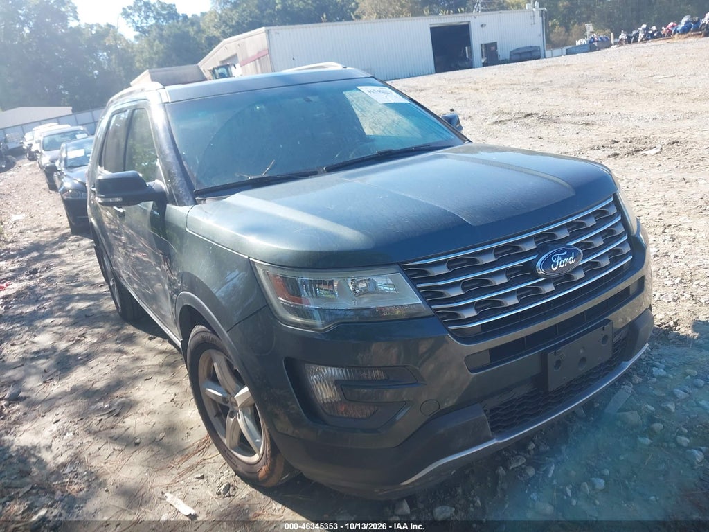 2016 Ford Explorer XLT photo 1