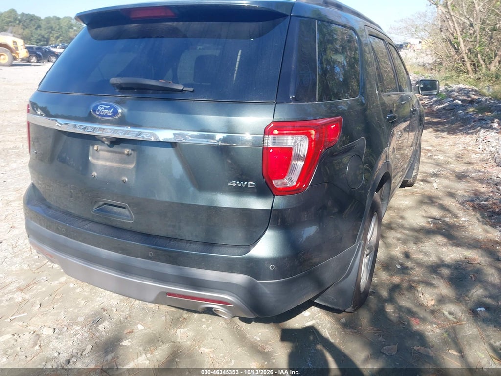 2016 Ford Explorer XLT photo 4