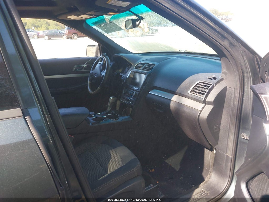 2016 Ford Explorer XLT photo 5