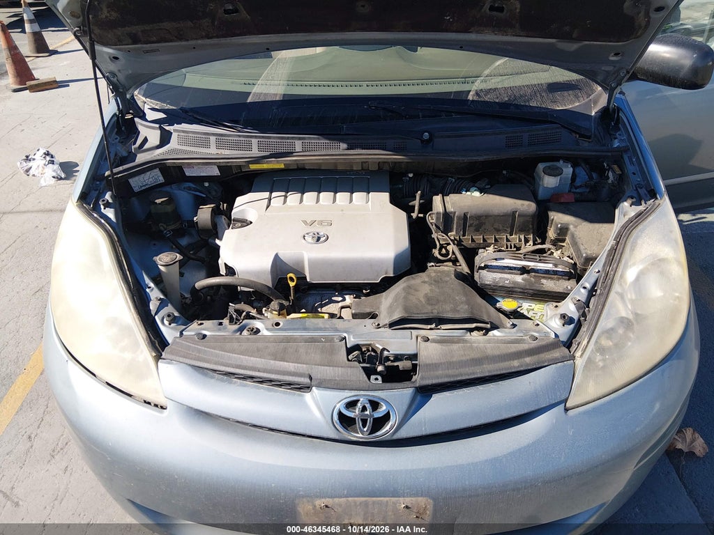2008 Toyota Sienna LE photo 10