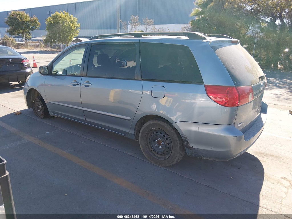 2008 Toyota Sienna LE photo 3