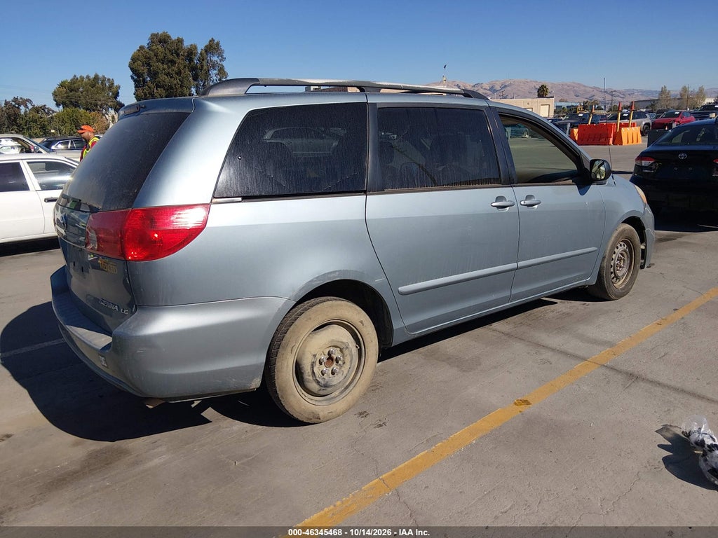 2008 Toyota Sienna LE photo 4