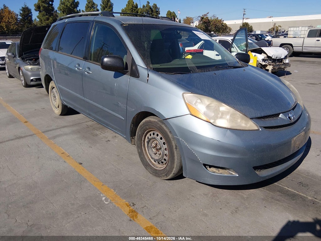 2008 Toyota Sienna LE photo 6