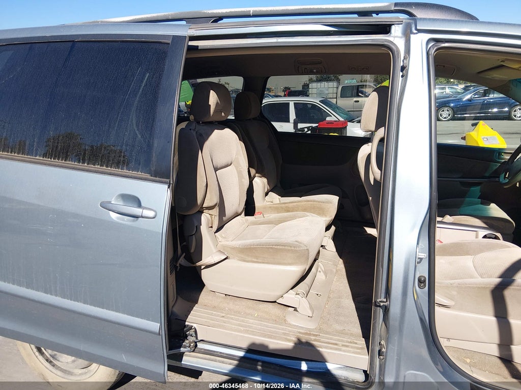 2008 Toyota Sienna LE photo 8